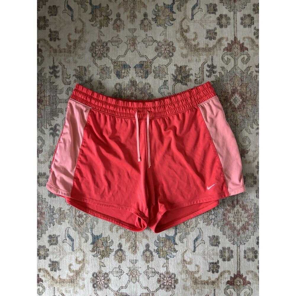 Women's Nike Attack Dri-FIT Fitness Mid-Rise 5" Unlined Shorts Size Small Red